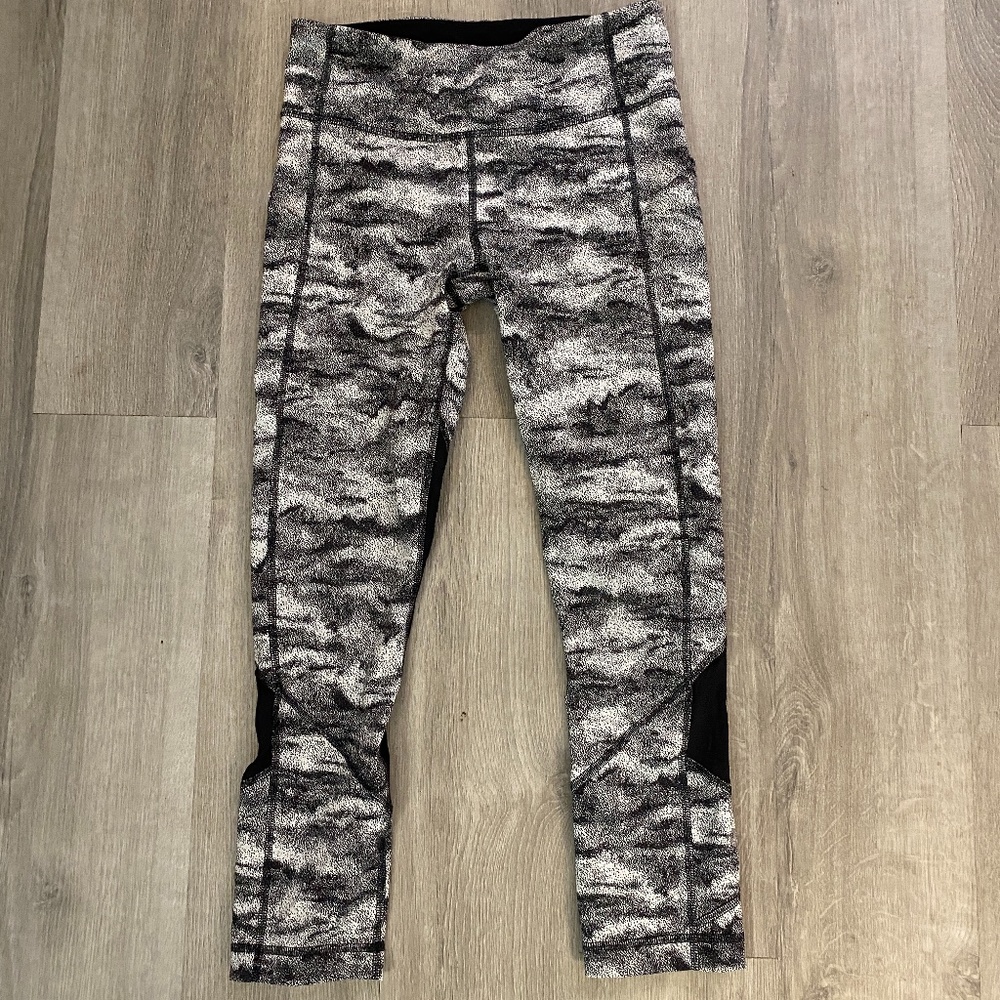 LULULEMON Capri Side Pocket Tight 4 Perfect!